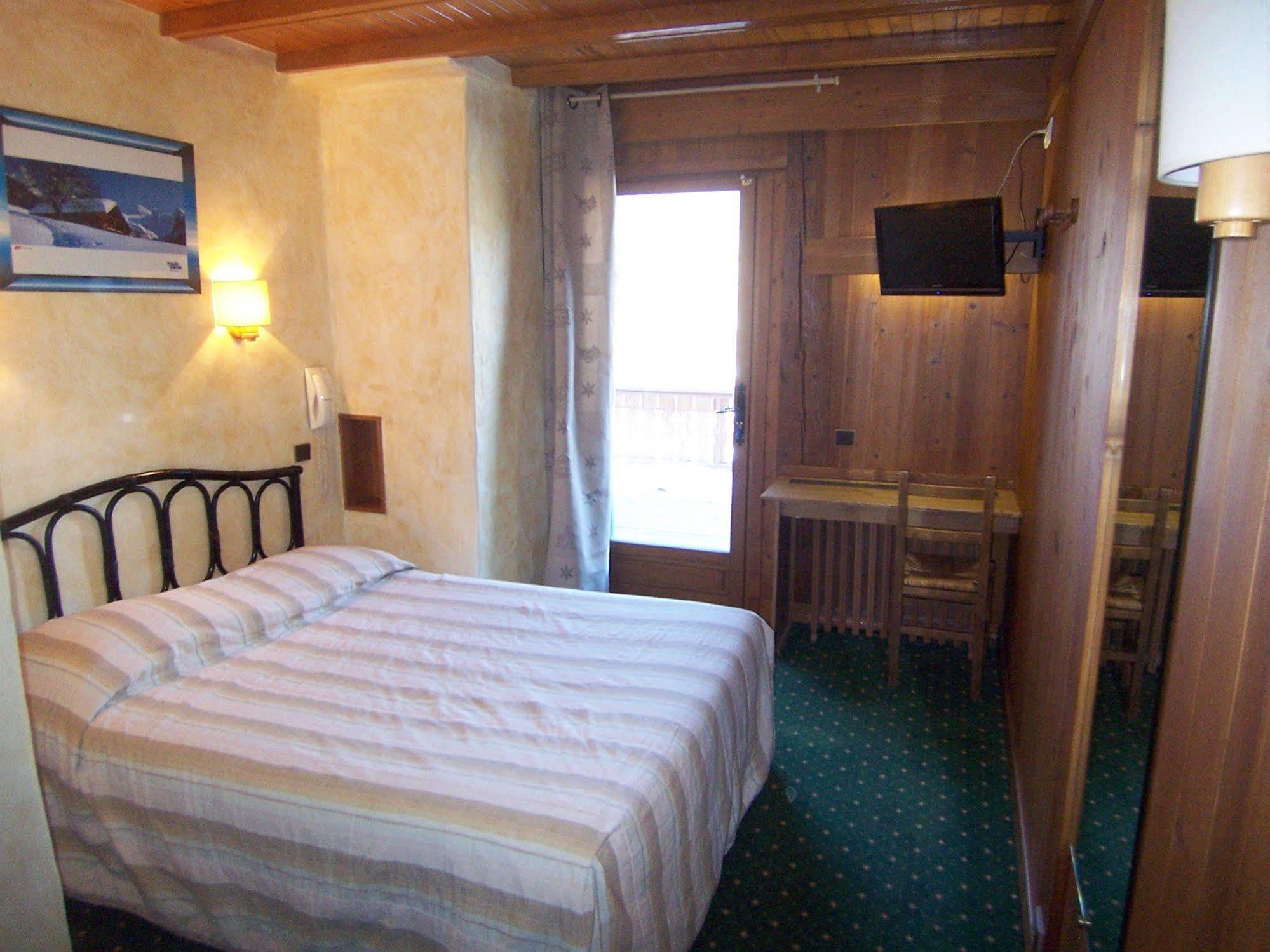Hotel Les Bernards Praz-sur-Arly Esterno foto